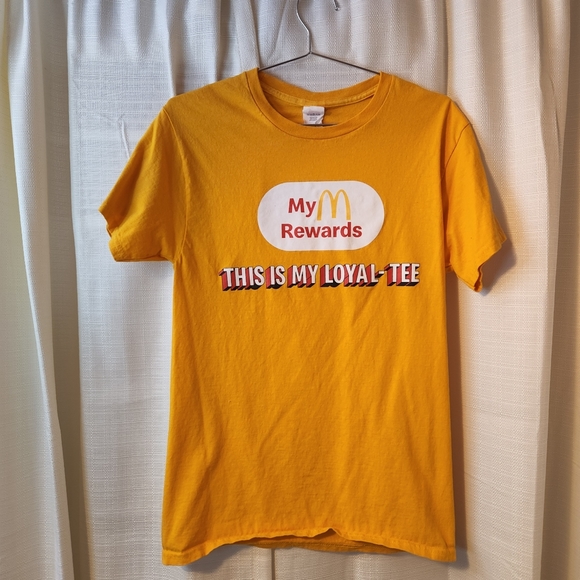 2 McDonald's Employees t-shirts - Picture 6 of 8